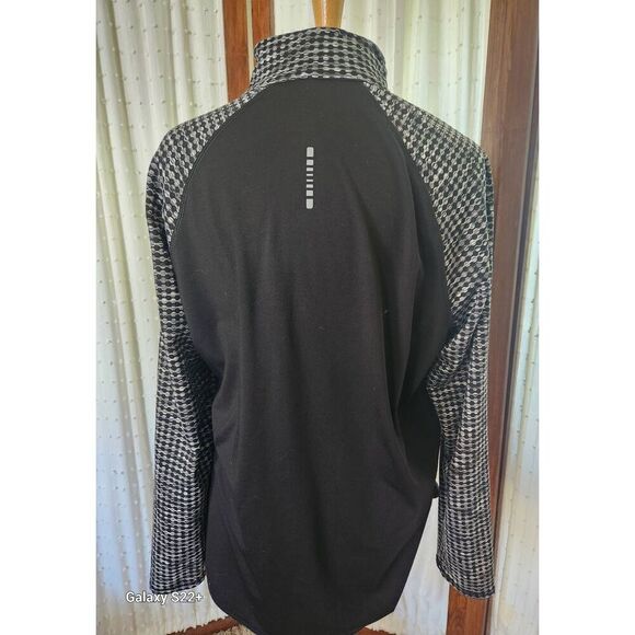 A9  Athletic Works 1/2 zip pullover t-shirt - Picture 4 of 12